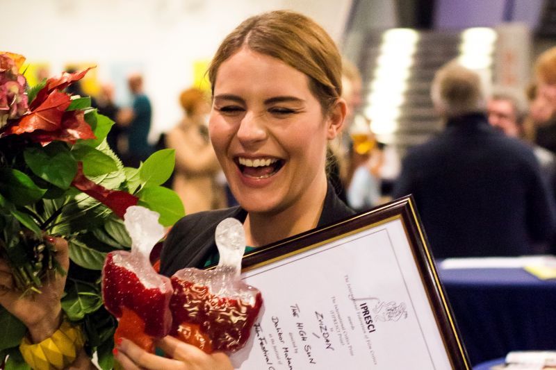 Tihana Lazović im Siegestaumel beim 25. FilmFestival Cottbus